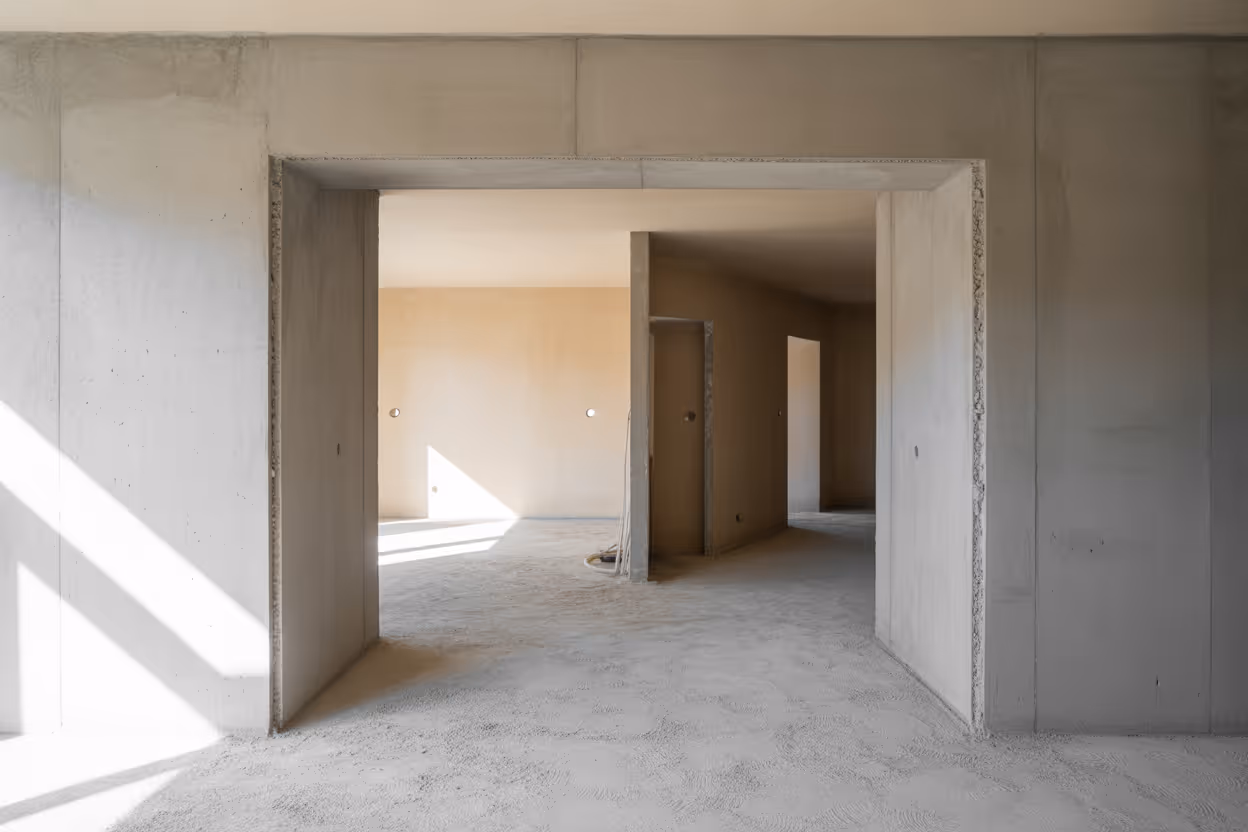 Wanddurchbruch in einer Betonwand im Bestand in Hamburg-Eimsbüttel mit sauber geschnittenen Öffnungen für den Umbau